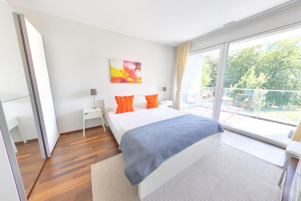 Relax And Recharge By The Lake! Modern Apartments, Ap26 Apartment *